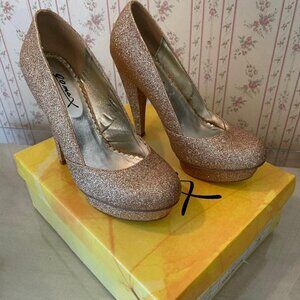 Go Max Adala Women's Size 7 Gold Sparkly Glitter Platform Pumps 5” Heels NEW